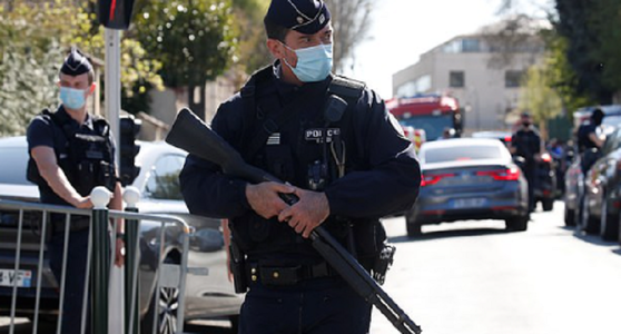AFP: Ce se ştie despre atacul terorist de la Comisariatul din Rambouillet