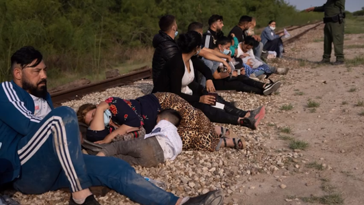 Migranţi romi din Europa, majoritatea din România, trec cu bărcile din Mexic în Statele Unite. Mai mult de 2.200, reţinuţi anul acesta