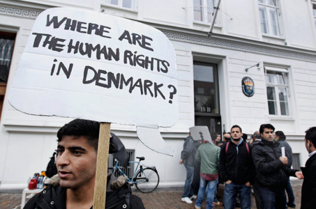 Danemarca adoptă o lege prin care ”externalizează” în afara UE soluţionarea cererilor de azil, denunţată de ONG-uri, ONU şi Comisia Europeană 