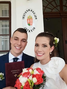 Ungaria a ridicat restricţiile privind nunţile. După două încercări ratate, medicii Marton şi Eniko se căsătoresc