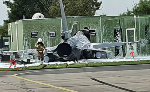 Un avion belgian de vânătoare de tip F-16 se loveşte de o clădire, în timp ce decolează, la baza aeriană olandeză militară de la Leeuwarden; două persoane, rănite; pilotul se catapultează