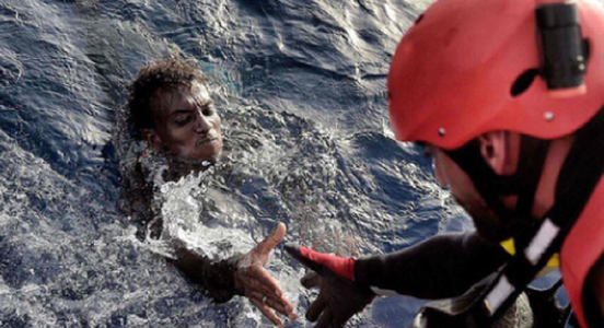 Nava ONG-ului SOS Méditerranée Ocean Viking salvează 369 de migranţi la Mediterana şi are la bord 572 de persoane