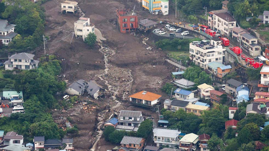 Patru morţi şi cel puţin 64 de persoane date dispărute în Japonia, în urma unui torent de noroi la Atami