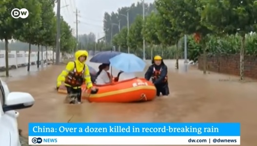 China - Intemperiile record au provocat moartea a 25 de persoane şi inundaţii semnificative la metrou - VIDEO