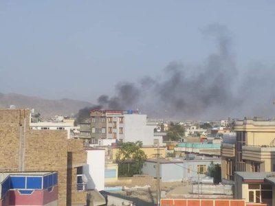UPDATE - Explozie puternică în apropierea aeroportului din Kabul. O rachetă ar fi lovit o casă / Un copil a murit / Atac cu dronă al armatei americane asupra unei maşini / Precizările CENTCOM - VIDEO