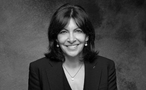 Anne Hidalgo, primarul Parisului, candidează la preşedinţia Franţei