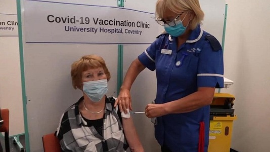 Prima femeie din Marea Britanie imunizată anti-Covid cu vaccinul de la Pfizer a primit a treia doză 