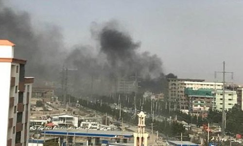 Afganistan: Mai mulţi civili au murit după explozia unei bombe la intrarea unei moschei din Kabul