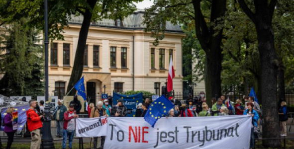 Curtea Constituţională poloneză stabileşte că anumite articole ale tratatelor UE sunt incompatible cu Constituţia poloneză
