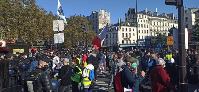 Franţa: Aproximativ 45.000 de persoane au manifestat sâmbătă împotriva certificatului sanitar pentru covid-19