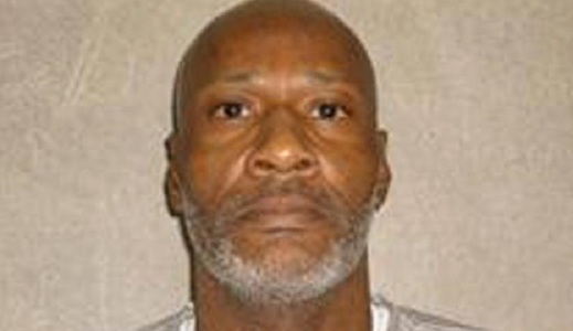 Un condamnat la moarte, John Grant, un afroamerican în vârstă de 60 de ani, vomează şi intră în convulsie în timpul execuţiei în statul american Oklahoma
