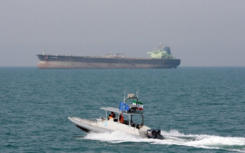 Iranul anunţă că a împiedicat Marina americană să confişte un petrolier la Marea Oman