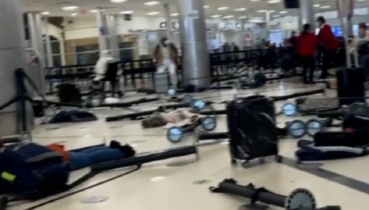 Panică la aeroportul din Atlanta, după ce arma unui pasager s-a descărcat accidental - VIDEO