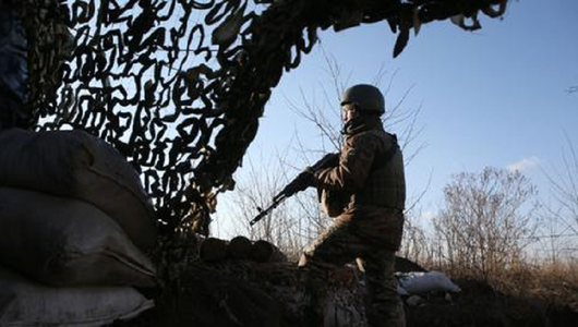 Un militar ucrainean, ucis în ciocniri cu separatişti proruşi în Donbas, în toiul unor tensiuni cu Rusia