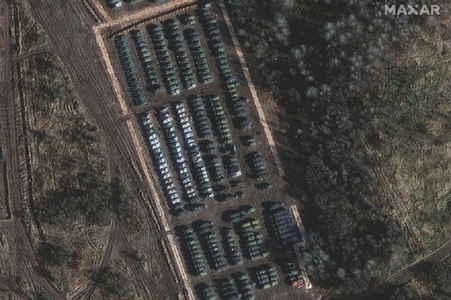 Imagini satelitare arată că Rusia continuă să îşi consolideze forţele în Crimeea şi în apropierea Ucrainei