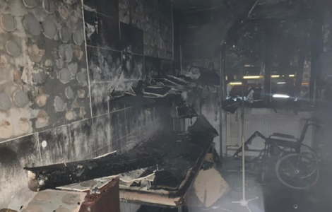 Trei morţi şi patru răniţi în Ucraina, într-un incendiu la o secţie de terapie intensivă, după ce un angajat al spitalului din Kosiv aprinde o lumânare unui mort de covid-19