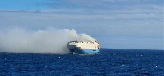 Membrii echipajului, salvaţi în Azore, în urma unui incendiu la bordul unei navei comerciale, ”Felicity Ace”, care transporta maşini din Germania în SUA
