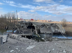 Un avion ucrainean de tip Su-27, doborât deasupra Kievuluui; paraşutişti ucraineni aruncă în aer un pod peste Teteriv, la Ivankiv, şi opresc un convoi rusesc la 50 de kilometri de Kiev