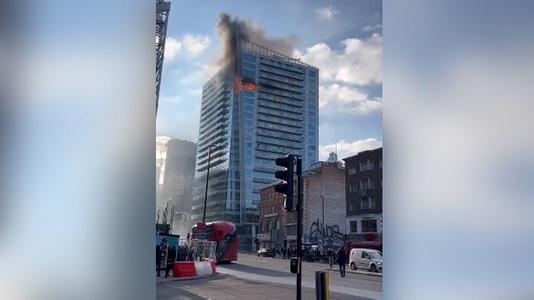 Marea Britanie - Incendiu într-o clădire turn din centrul Londrei - VIDEO