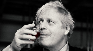 Poliţia britanică aplică 20 de amenzi în scandalul petrecerilor de la Guvern în timpul carantinei covid-19; Boris Johnson, care scăpat de scandal din cauza Războiului din Ucraina, şi-ar putea vedea ameninţat fotoliul, în cazul în care a fost amendat