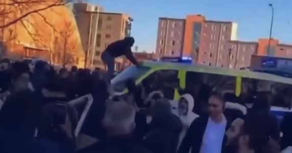 Suedia - Nouă poliţişti răniţi în timpul unei noi manifestaţii contra extremei drepte - VIDEO