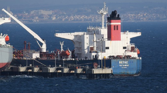 Un petrolier rus, ”Pegas”, cu probleme la motor, ”confiscat” în Grecia; încărcătura urmează să-şi continue drumul către Marmara