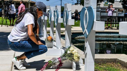 Meghan Markle aduce un omagiu, la Uvalde, victimelor atacului armat din Texas