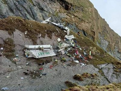 A fost găsită epava avionului dispărut în Nepal. Echipele de intervenţie au recuperat 14 cadavre