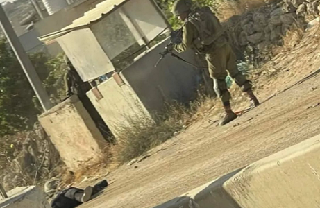 O tânără palestiniancă, Ghofran Warasnah, ucisă prin împuşcare în pipet, în Cisiordania, după ce încearcă să atace cu cuţitul un militar israelian, în apropiere de tabăra de refugiaţi palestinieni Al-Arrub, în Hebron