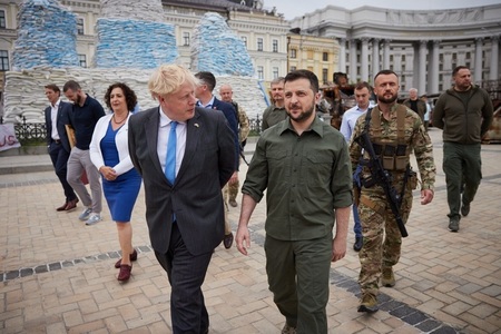 Boris Johnson s-a întâlnit a treia oară la Kiev cu Zelenski. Premierul britanic a reafimat angajamentul de a oferi "rezilienţă strategică" pe termen lung pentru a ajuta la expulzarea trupelor ruse - VIDEO