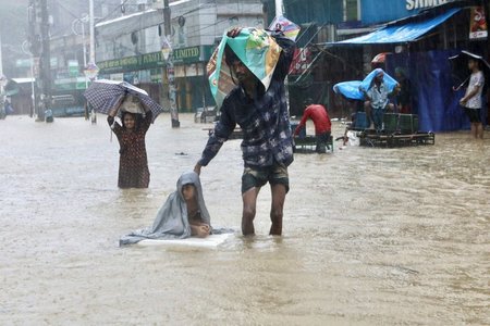 Cel puţin 59 de persoane au fost ucise de fulgere sau alunecări de teren declanşate de furtuni musonice în India şi Bangladesh