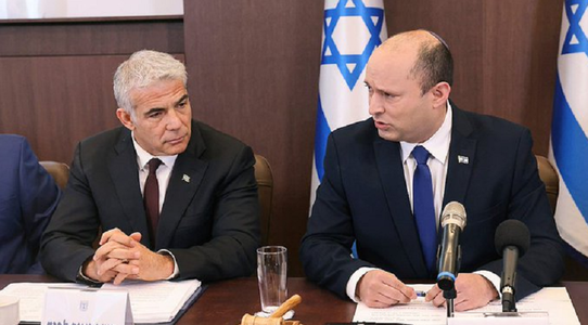 Coaliţia aflată la putere în Israel anunţă că vrea să dizolve Parlamentul şi să organizeze alegeri anticipate, în vederea înlocuirii la şefia Guvernului a lui Bennett cu Lapid