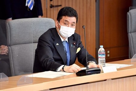 Soţia lui Shinzo Abe ajunge la spitalul unde este internat fostul premier japonez; Ministrul Apărării, fratele lui Abe, anunţă că oficialul primeşte o transfuzie de sânge