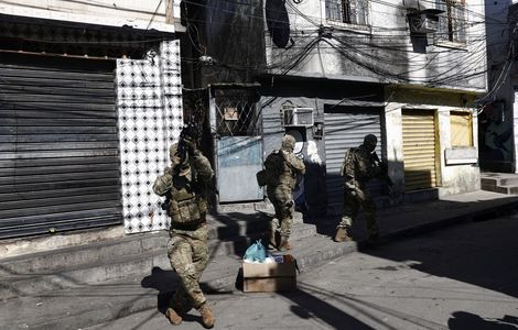 Brazilia: Cel puţin 18 oameni au murit în timpul unei operaţiuni a poliţiei într-o favela din Rio