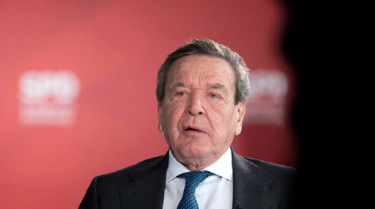 Partidul lui Scholz, la putere în Germania, hotărăşte să nu-l dea afară pe Schröder, în pofida legăturilor acestuia cu Putin. ”Relaţiile amicale personale fac parte din domeniul vieţii private”. Filiala SPD din Hanovra consideră că este ”de dorit” o dista