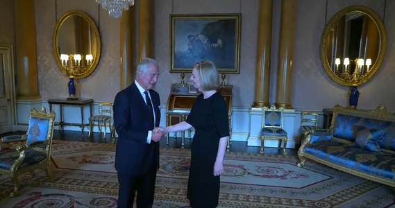 Regele Charles al III-lea îi mărturiseşte premierului Truss că moartea Reginei Elizabeth a II-a este ”momentul de care îi era groază” - VIDEO