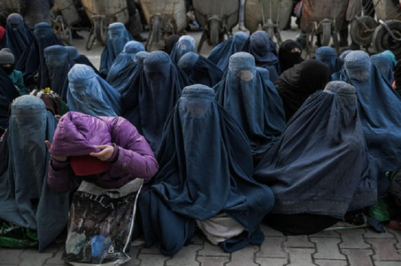 Fetele afgane protestează faţă de închiderea unei şcoli în estul ţării
