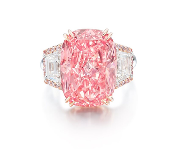 Hong Kong - Preţ record de aproape 58 de milioane de dolari pentru un diamant roz, la licitaţia Sotheby’s