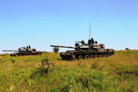 Franţa îşi consolidează prezenţa militară în România - Primele două convoaie de vehicule blindate de luptă sunt în drum spre tabăra militară Cincu 