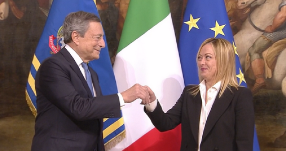 Meloni a preluat oficial funcţia de premier al Italiei. Draghi i-a predat simbolic succesoarei sale clopoţelul din argint - VIDEO