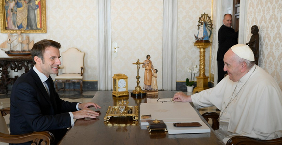 Macron a vorbit cu Papa Francisc, la Vatican, despre Ucraina, Haiti şi eutanasie