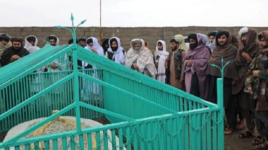 Talibanii dezvăluie mormântul fondatorului lor, mollahului Omar, la o zi după postarea pe reţele de socializare a unor informaţii despre vandalizarea mormântul eroului Rezistenţei afgane Ahmad Shah Massoud