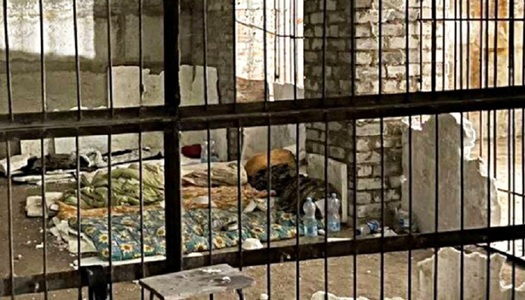 The Guardian: O cameră de tortură a fost descoperită în Herson, unde zeci de bărbaţi ar fi fost reţinuţi, electrocutaţi, bătuţi şi ucişi