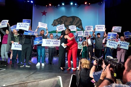 Statele Unite - Karen Bass devine prima femeie primar al oraşului Los Angeles