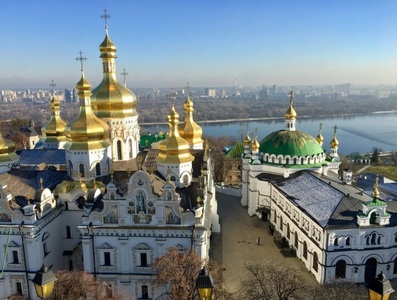 SBU a făcut percheziţii la o celebră mănăstire din Kiev suspectând că adăposteşte sabotori şi armament rusesc / Biserica Ortodoxă Rusă acuză un „act de intimidare”