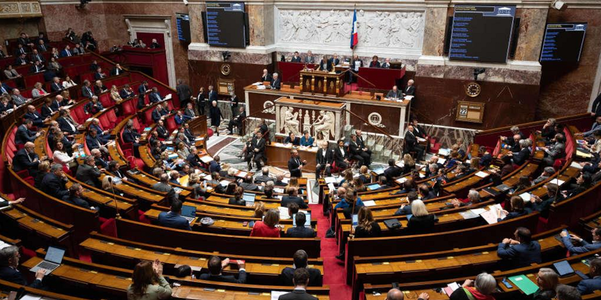 Adunarea Naţională franceză adoptă un proiect de lege LFI privind garantarea prin Constituţie a dreptului la avort