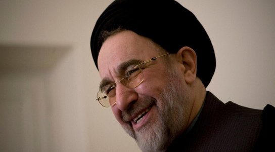 Fostul preşedinte reformator iranian Mohammad Khatami salută, de Ziua Studenţilor, ”mesajul frumos” al manifestanţilor din Iran şi îndeamnă autorităţile ”să întindă mâna studenţilor” şi să recunoască, cu ajutorul acestora, ”aspectele rele ale guvernării”