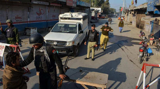 Treizeci şi trei de răpitori, presupuşi talibani pakistanezi, ucişi de Forţele Speciale într-o operaţiune de eliberare a unui post de poliţie pe care-l ocupau în nord-vestul Pakistanului