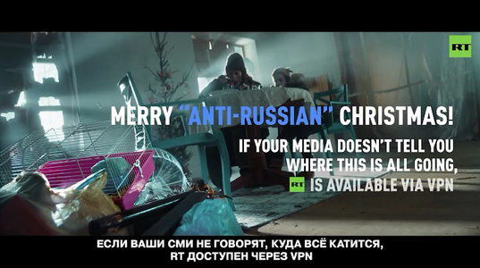 Televiziunea rusă foloseşte Crăciunul ca obiect de propagandă împotriva Uniunii Europene. Russia Today difuzează un clip în care europenii au petrecut 2021 în abundenţă, 2022 în beznă, iar în 2023 îşi mănâncă animalele de companie