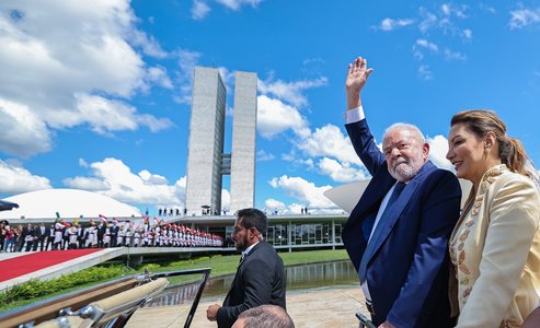 Noul preşedinte al Braziliei, Luiz Inacio Lula da Silva, a fost învestit, preluând frâiele unei ţări puternic polarizate după cei patru ani de mandat ai lui Jair Bolsonaro